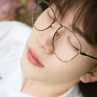 清新帅气费启鸣头像