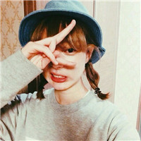 甜美好看的剪刀手女生头像