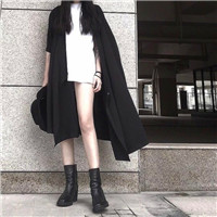 长腿软妹坐姿qq头像