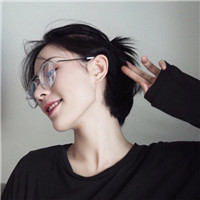 戴眼镜时尚好看女生头像