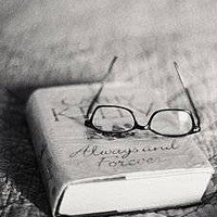 书本头像唯美图片