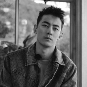 黑白男生头像帅气冷酷