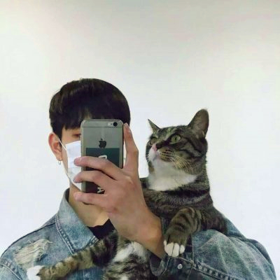 抱猫的帅气男头像,男生头像图片