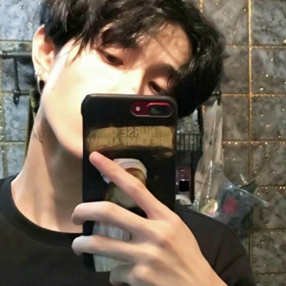 男头拿着手机,男生头像图片