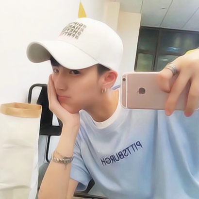 男头拿着手机,男生头像图片