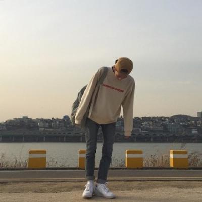 17张高清好看的男生头像暖男帅气阳光