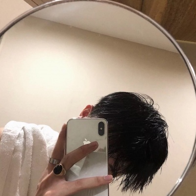 高清新潮的ins风男生头像高清大图