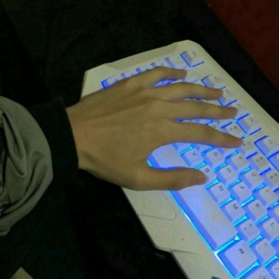 qq头像身体手部位男生