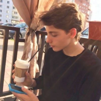 帅气欧洲男生头像图片