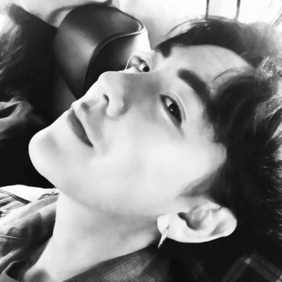 高清帅气的黑白男头像酷照片