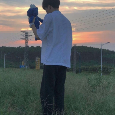 头像男头不露脸部位