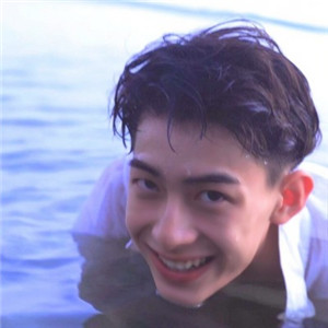 五官清晰头像男生