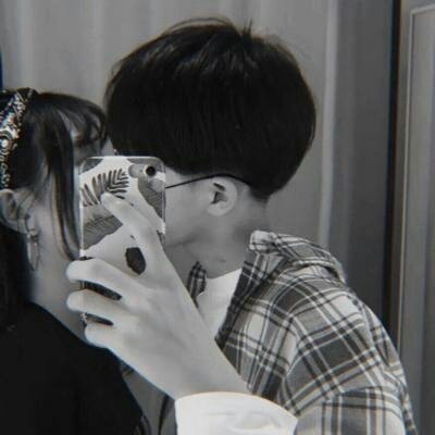 双人情侣头像亲吻霸气