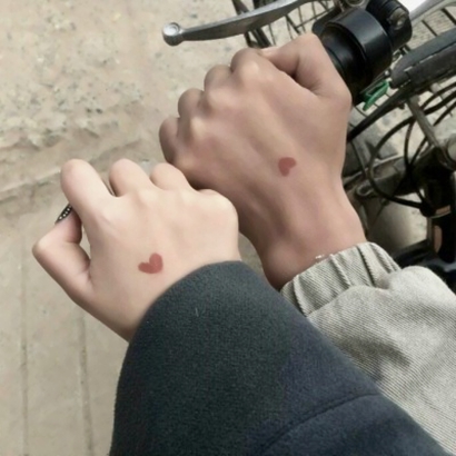 情侣头像双手合十