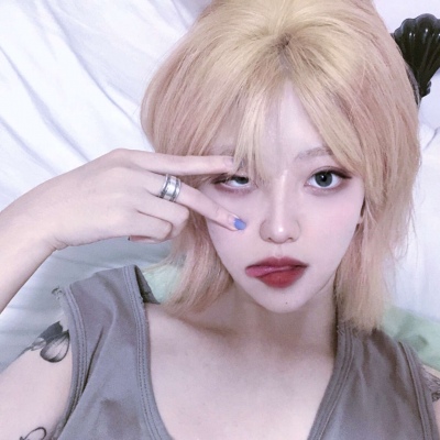 qq头像染发女生头像