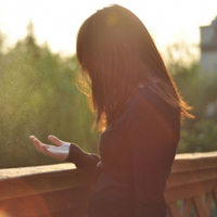 唯美低头头像女生图片