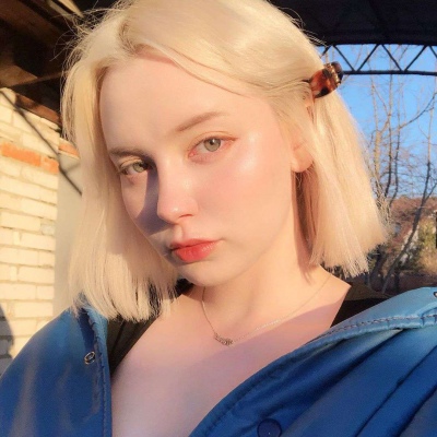 女生染金发头像