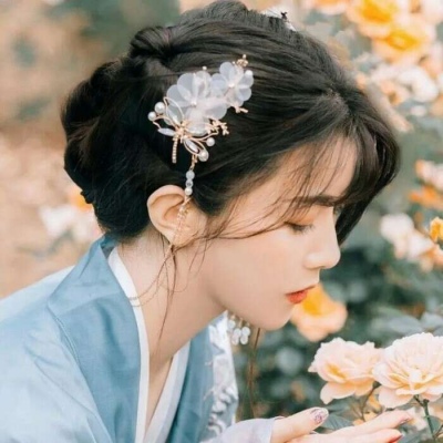 外貌精致女生头像