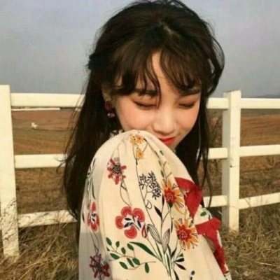 qq头像爱笑的女生头像