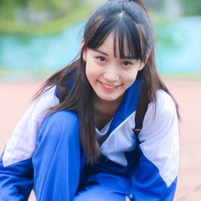 穿蓝白相间校服的清纯校服少女,女生头像图片