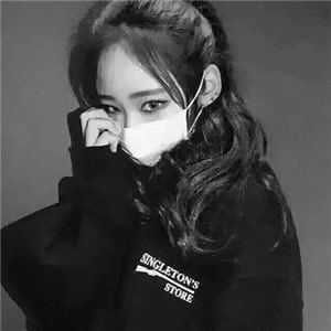 黑白女生头像戴口罩