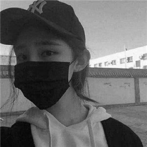黑白女生头像戴口罩