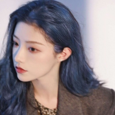 高清酷到爆的西装气质魅力女生头像图片