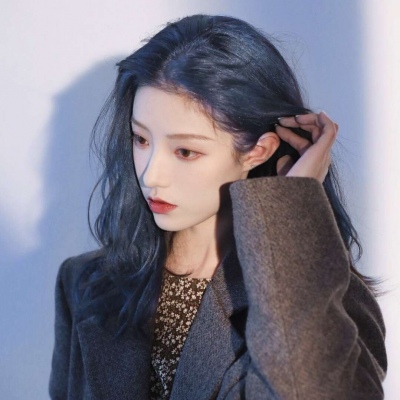 高清酷到爆的西装气质魅力女生头像图片