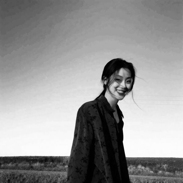 黑白唯美意境头像女生