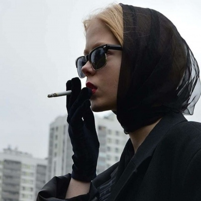 女生欧美风格高冷头像