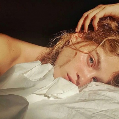 女生欧美风格高冷头像