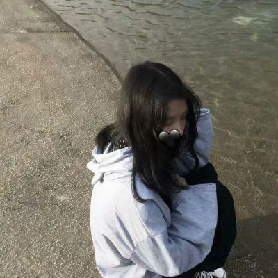 女头丧系真人伤感