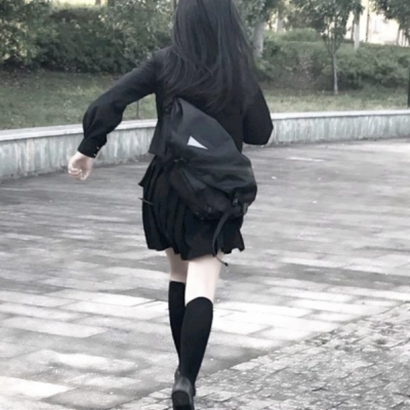 高清新潮的女生头像霸气超拽下半身图片