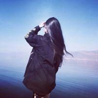 海边长发美女背影头像图片