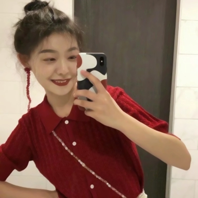 女生头像歪头