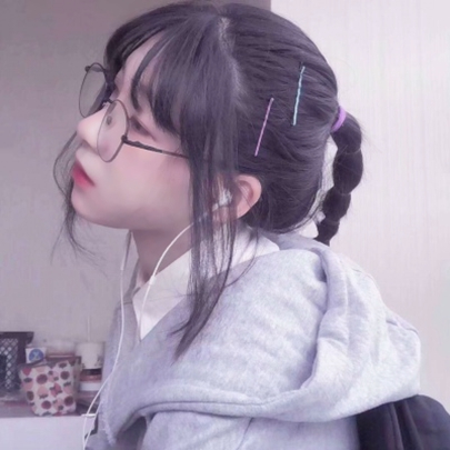 qq头像女生戴眼镜可爱图片