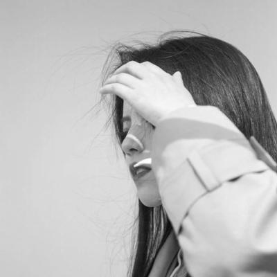 女生伤感头像黑白