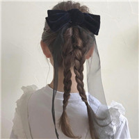 女生露背背影头像