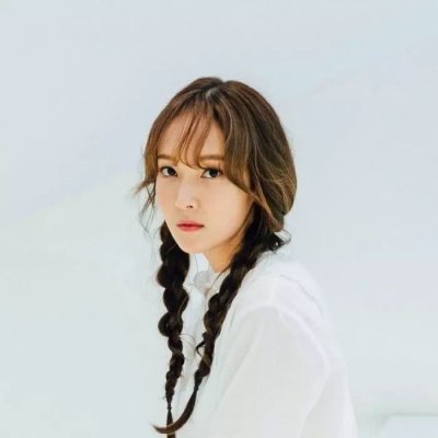 女生头像白色简约系