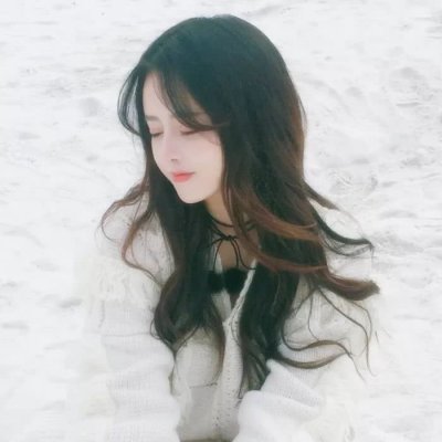 女生头像白色简约系