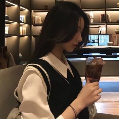 流行的潮流女生qq头像