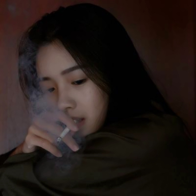 抽烟喝酒的女头像图片