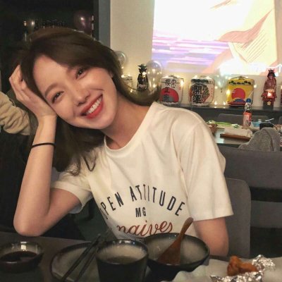 阳光爱笑的女生头像
