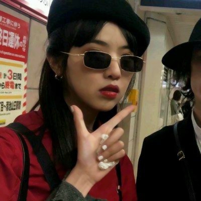 supreme女生头像潮人