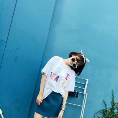 高清小清新的素雅短发女头像图片