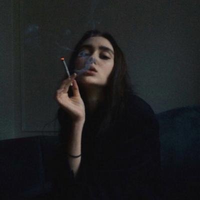 失恋头像女生 抽烟图片