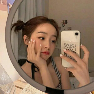 对镜照女生头像
