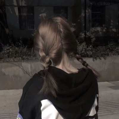 淡淡忧伤的唯美背影头像