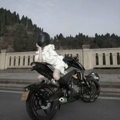 骑摩托车头像情侣图片