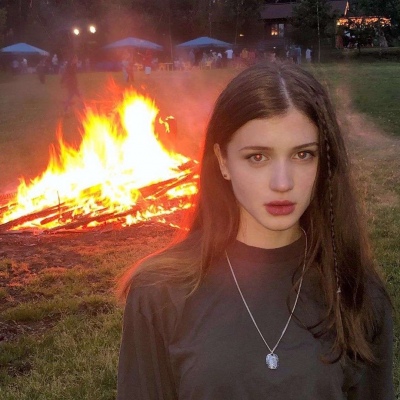 高冷女生欧美头像